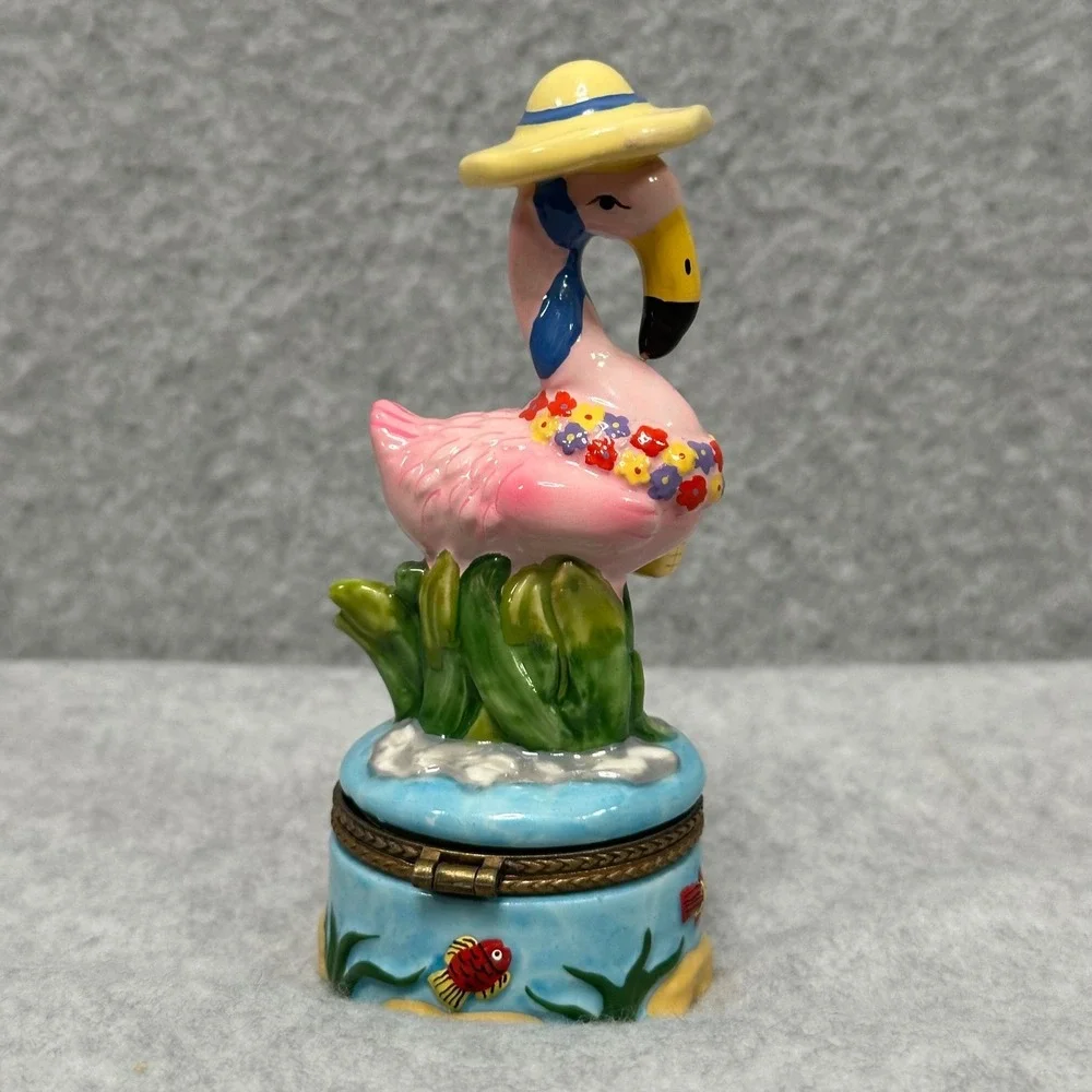 VTG Pink Flamingo Trinket Box Ceramic Hinged Lid Tropical Bird Figurine w/ Heart